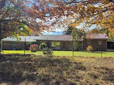 5 Bedroom House For Sale in Elliot - I65V.webp