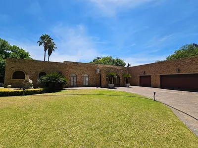 5 Bedroom House For Sale in Hospital Park, Odendaalsrus - hpdU.webp