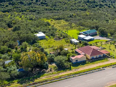 6 Bedroom House For Sale in Riebeek East - img