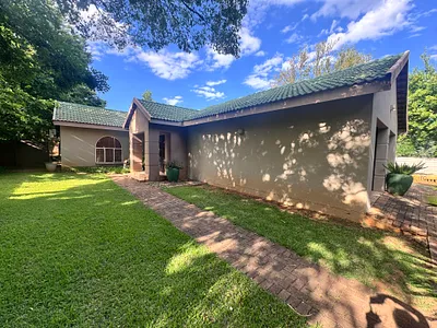 3 Bedroom House For Sale in Klerksdorp - img