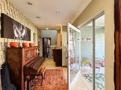 4 Bedroom House For Sale in Kimberley - RuCS.webp