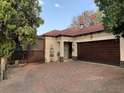 3 Bedroom Townhouse For Sale in Pretoria - img