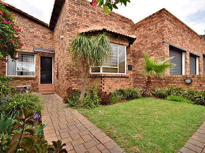 2 Bedroom Townhouse For Sale in Randburg - img