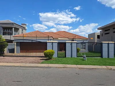 5 Bedroom House To Rent in Johannesburg - img