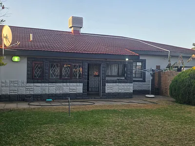 4 Bedroom House For Sale in Kimberley - TE5N.webp