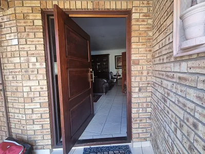 3 Bedroom House For Sale in Kimberley - uOIF.webp