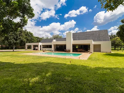 8 Bedroom House For Sale in Annlin-Wes, Pretoria - l4MA.webp