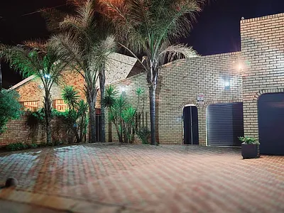 4 Bedroom House For Sale in Klerksdorp - aca0.webp