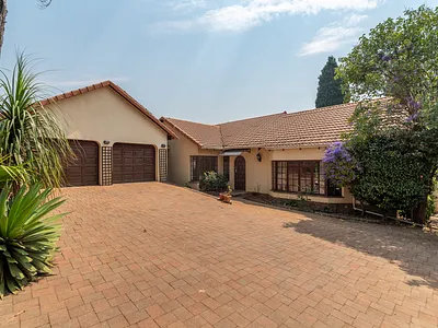 2 Bedroom House For Sale in Sandton - img