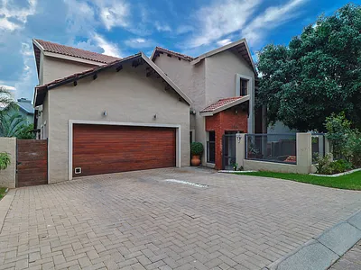 5 Bedroom House For Sale in Pretoria - p9xN.webp