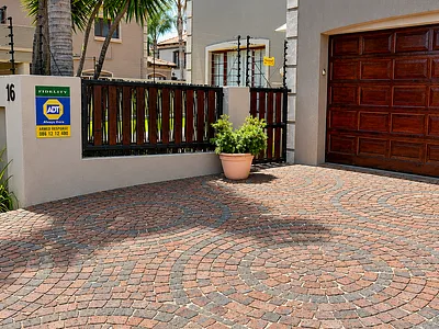 4 Bedroom House For Sale in Springs - img