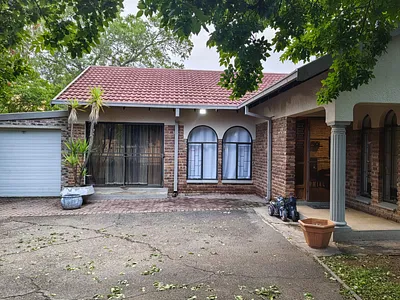 3 Bedroom House For Sale in Klerksdorp - img