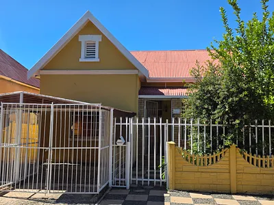 3 Bedroom House For Sale in Kimberley - img