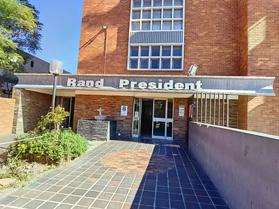 1.5 Bedroom Apartment For Sale in Ferndale, Randburg - Stk9.webp