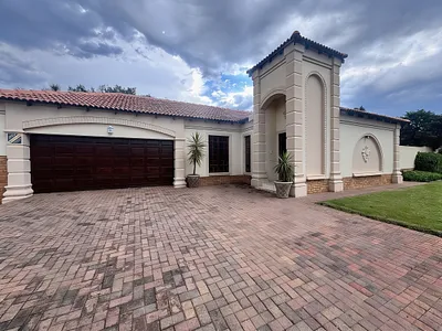 4 Bedroom Townhouse To Rent in Klerksdorp - img