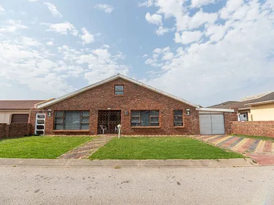 3 Bedroom House For Sale in Port Elizabeth - img