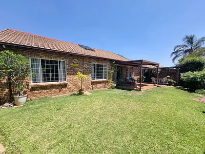 3 Bedroom Townhouse For Sale in Pretoria - Yx1X.webp