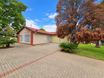 5 Bedroom House For Sale in Klerksdorp - img