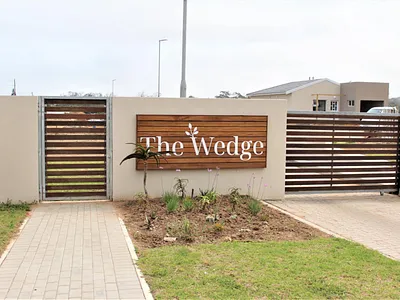 2 Bedroom House For Sale in East London - img