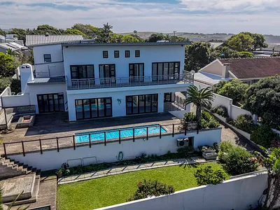 4 Bedroom House For Sale in Kei Mouth - img