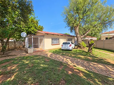 2 Bedroom House For Sale in Klerksdorp - B7Kh.webp