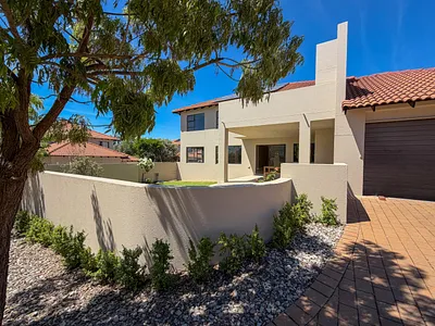 4 Bedroom Townhouse To Rent in Centurion - 4gY5.webp