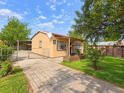 2 Bedroom House For Sale in Klerksdorp - Fn80.webp