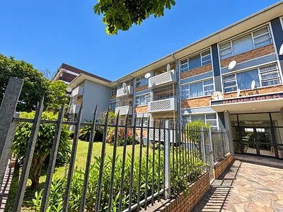3 Bedroom House For Sale in East London - img