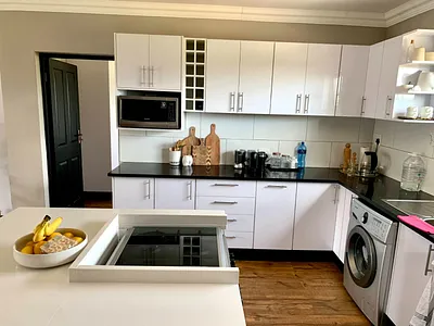 2 Bedroom Apartment To Rent in Paarl - zCa3.webp