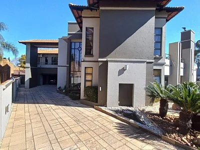 6 Bedroom House For Sale in Sunward Park, Boksburg - 4TGc.webp