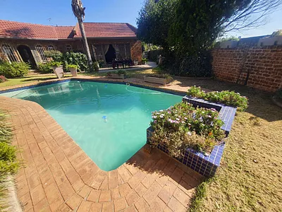 4 Bedroom House For Sale in Petersfield, Springs - bK01.webp