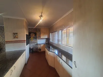 6 Bedroom House For Sale in Dalpark - Tp1u.webp