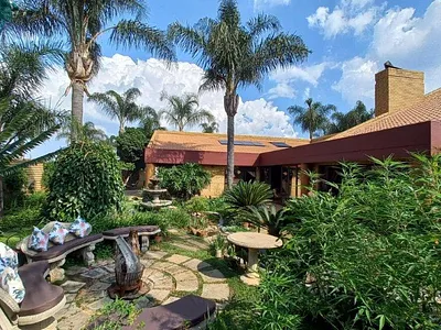 4 Bedroom House For Sale in Sunward Park, Boksburg - ZSXy.webp