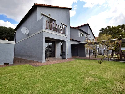 2 Bedroom Apartment For Sale in Sonneglans, Randburg - SkZq.webp
