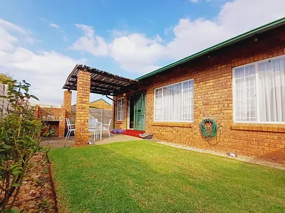 2 Bedroom Townhouse For Sale in Pretoria - 3xDy.webp