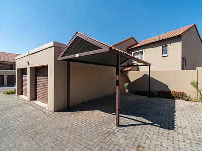 2 Bedroom Apartment For Sale in Randburg - 9EIS.webp
