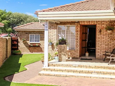 3 Bedroom Townhouse For Sale in Parys - KIi1.webp
