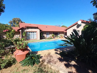 4 Bedroom House For Sale in Boksburg - Moc4.webp