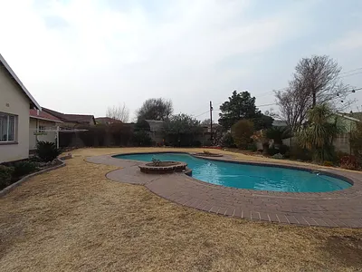 4 Bedroom House For Sale in Germiston - RINf.webp