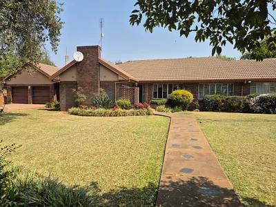 4 Bedroom House To Rent in Klerksdorp - sPij.webp