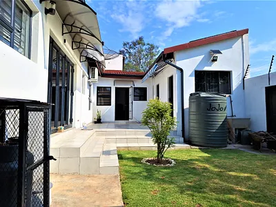 3 Bedroom House For Sale in Johannesburg - srHh.webp