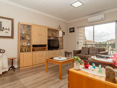 2 Bedroom Apartment For Sale in Brackenfell - ct1S.webp