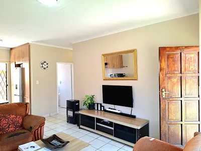 2 Bedroom Townhouse For Sale in Roodepoort - ByoZ.webp