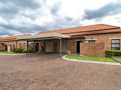 3 Bedroom Townhouse For Sale in Pretoria - 1tQQ.webp