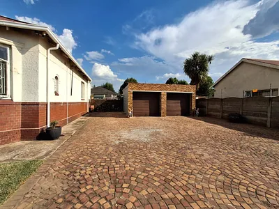 3 Bedroom House For Sale in Brakpan - 7tcK.webp