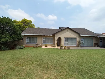 5 Bedroom House For Sale in Germiston - j2XM.webp