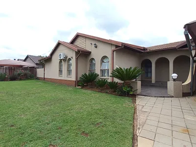 4 Bedroom House For Sale in Boksburg - vR1m.webp
