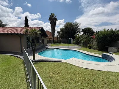 4 Bedroom House For Sale in Benoni - z0wq.webp