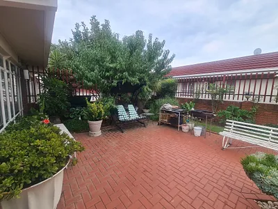 3 Bedroom Townhouse For Sale in Parys - UgpP.webp