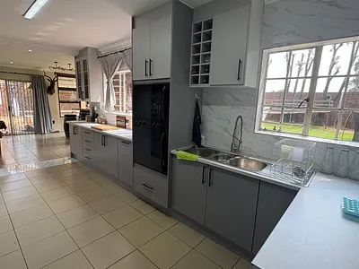 4 Bedroom House For Sale in Benoni - 5Jd4.webp